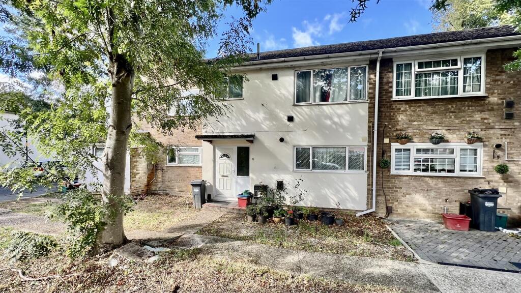 Main image of property: The Avenue, Cranford, TW5