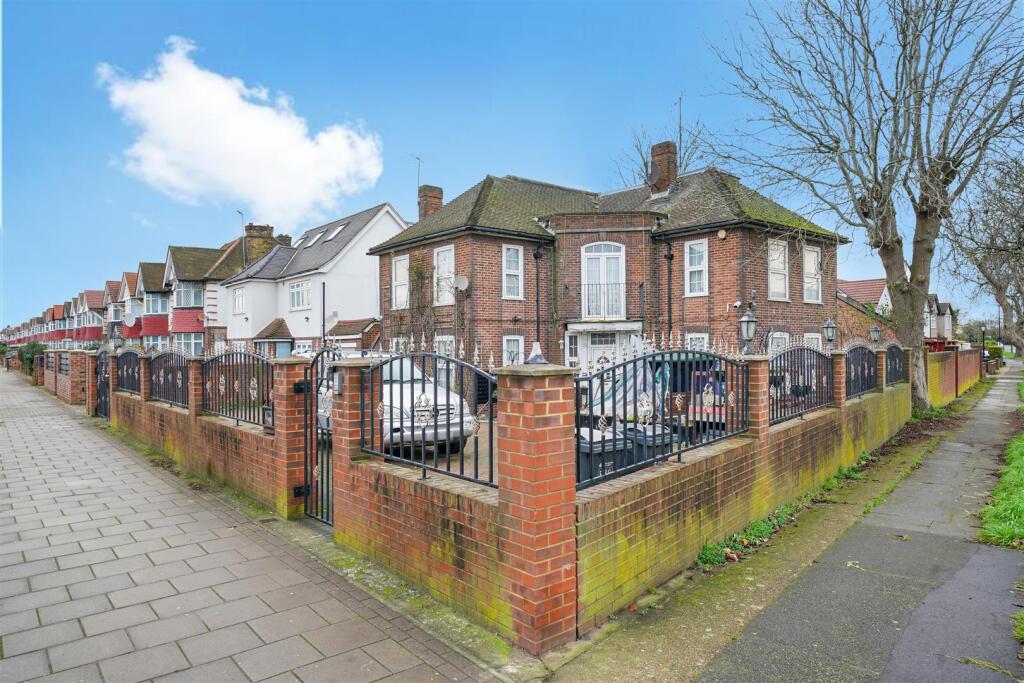 Main image of property: Great West Road, Osterley, TW5