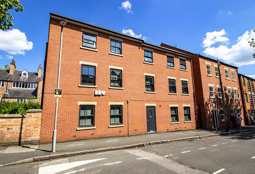 4 bedroom flat for rent in 226a North Sherwood Street, Nottingham, NG1 4EN, NG1