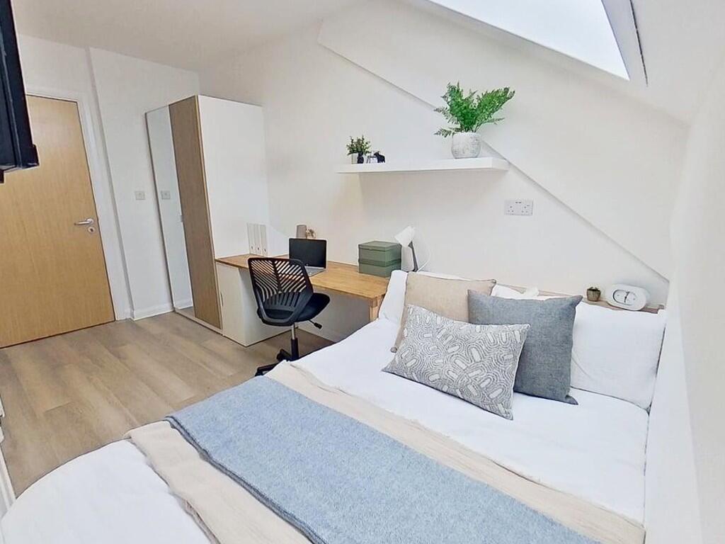 Main image of property: 158 Mansfield Road, Nottingham, NG1 3HW