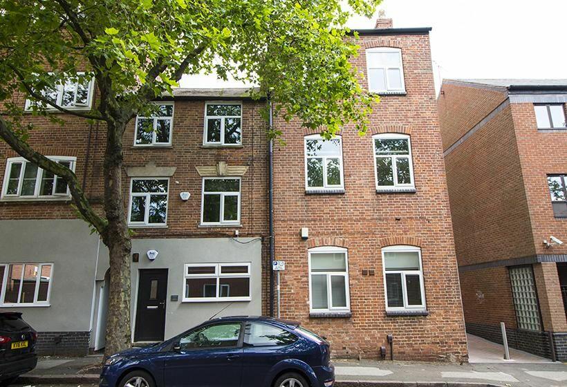 4 bedroom flat for rent in Flat 10, 136 North Sherwood Street, Nottingham, NG1 4EF, NG1