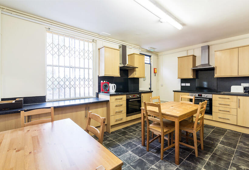 Main image of property: Room 1, 2 Peel Street, Nottingham, NG1 4GL