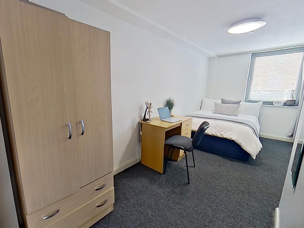 Main image of property: 152 Mansfield Road, Nottingham, NG1 3HW