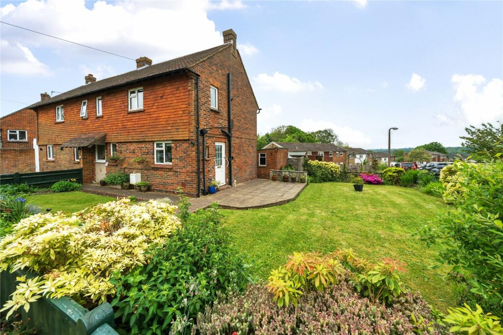 2 bedroom semidetached house for sale in Courthope Avenue, Wadhurst, TN5