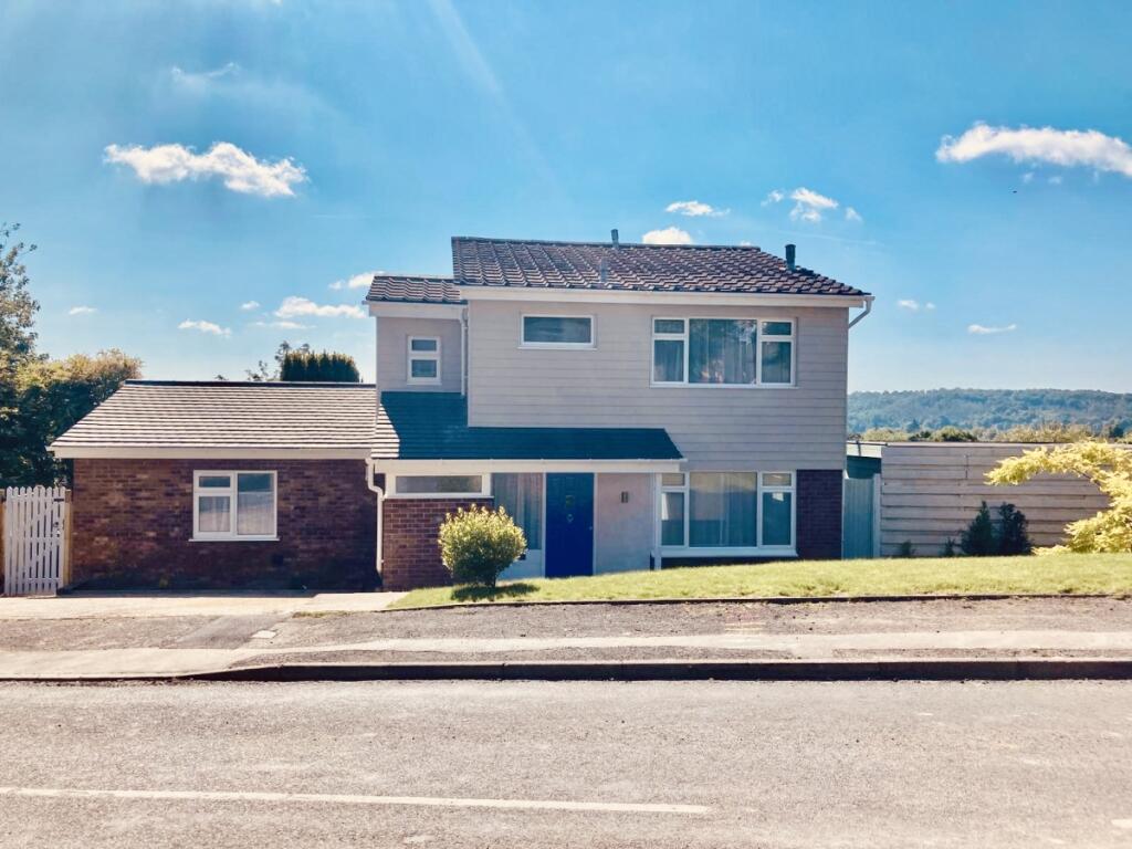 4 bedroom detached house for rent in Barnards Hill Marlow SL7