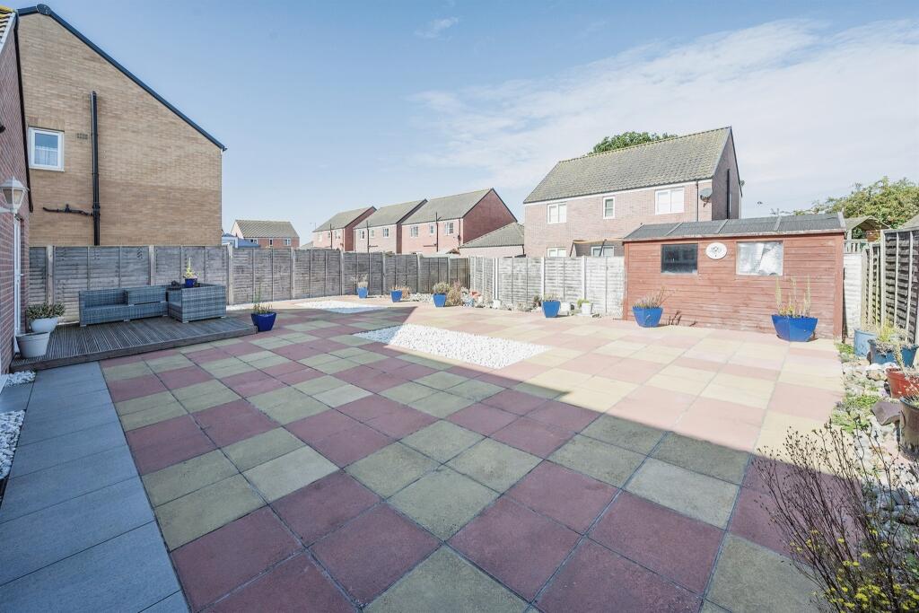 3 bedroom bungalow for sale in Darnell Close, Bradwell, Great Yarmouth, NR31