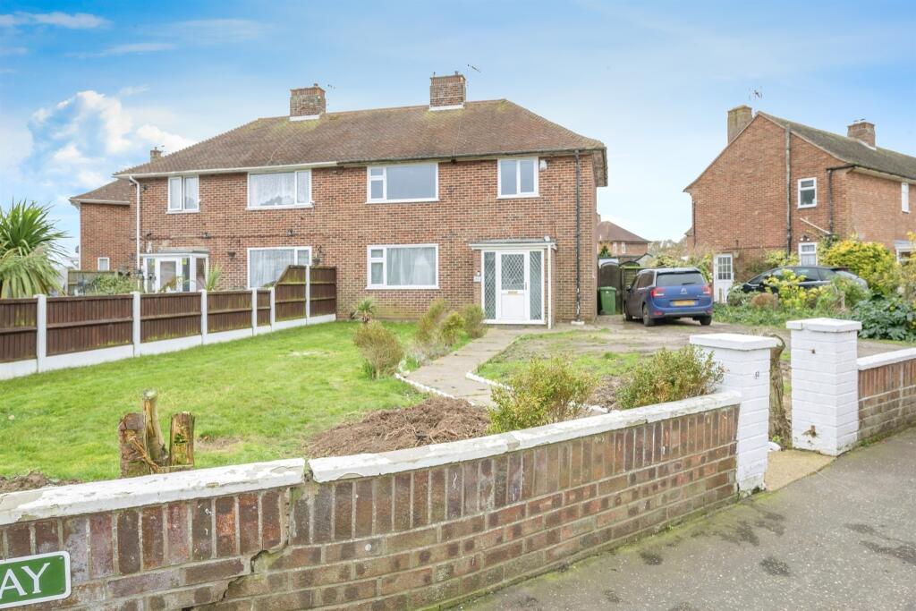 3 bedroom semidetached house for sale in St. Catherines Way, Gorleston