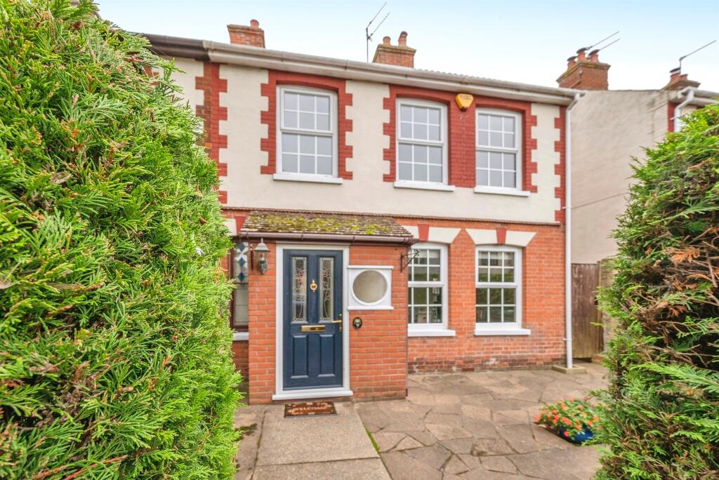 2 bedroom semidetached house for sale in Downing Road, Gorleston