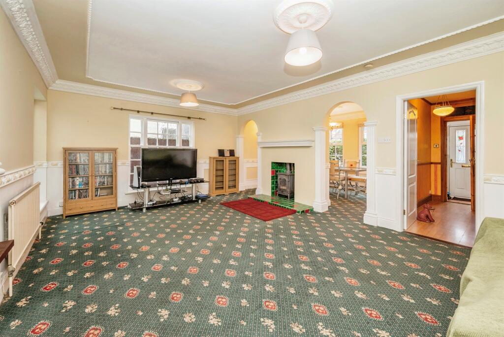 2 bedroom semidetached house for sale in Downing Road, Gorleston