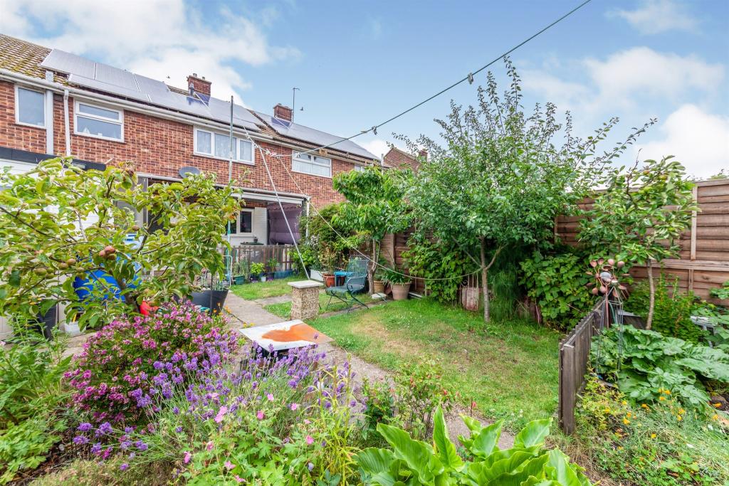 3 bedroom terraced house for sale in Fastolff Avenue, Gorleston, Great