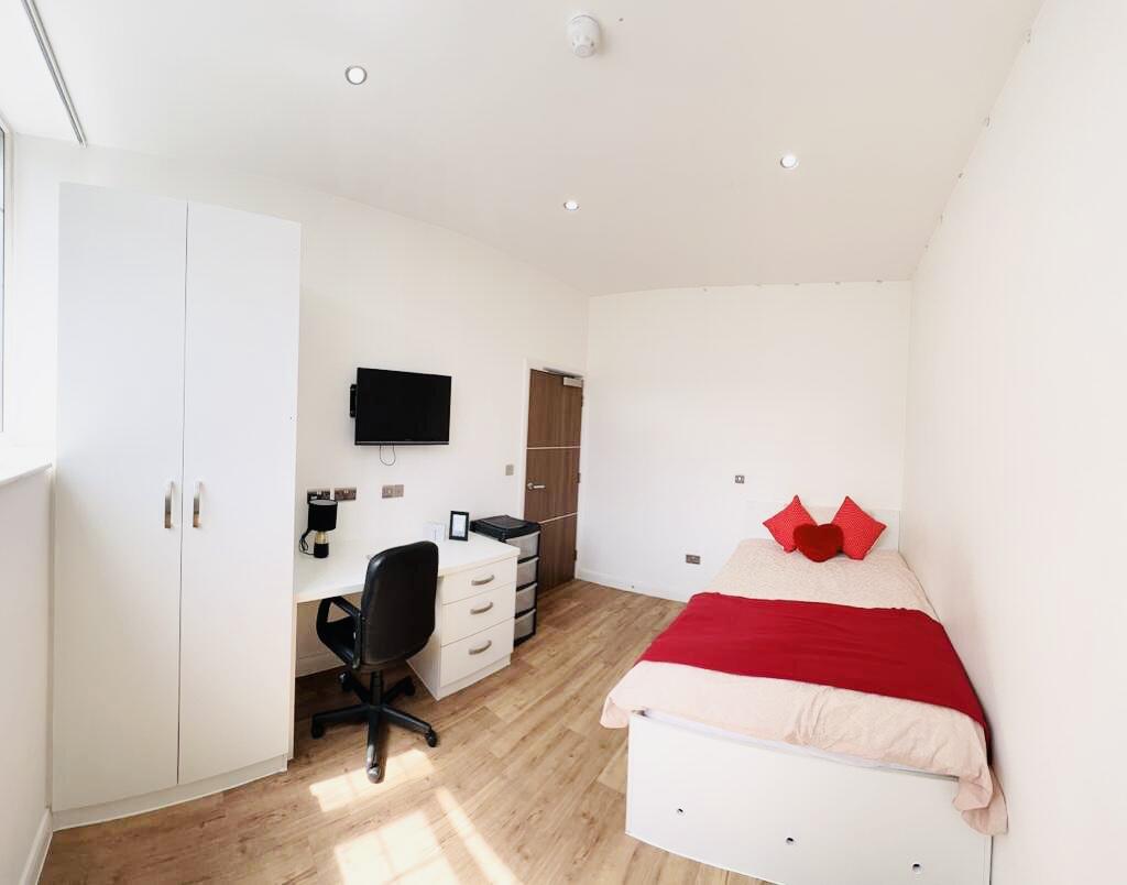 3 bedroom apartment for rent in Charles Street, Leicester, LE1