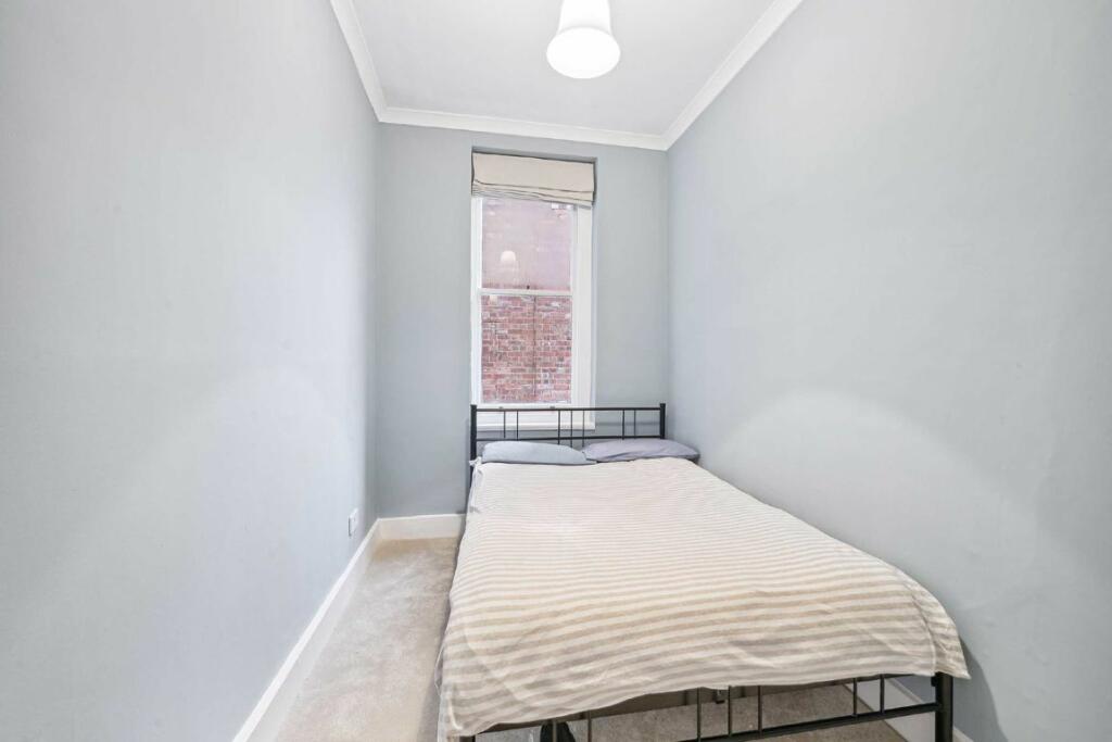 Flat to rent on Hammersmith Bridge Road, Hammersmith