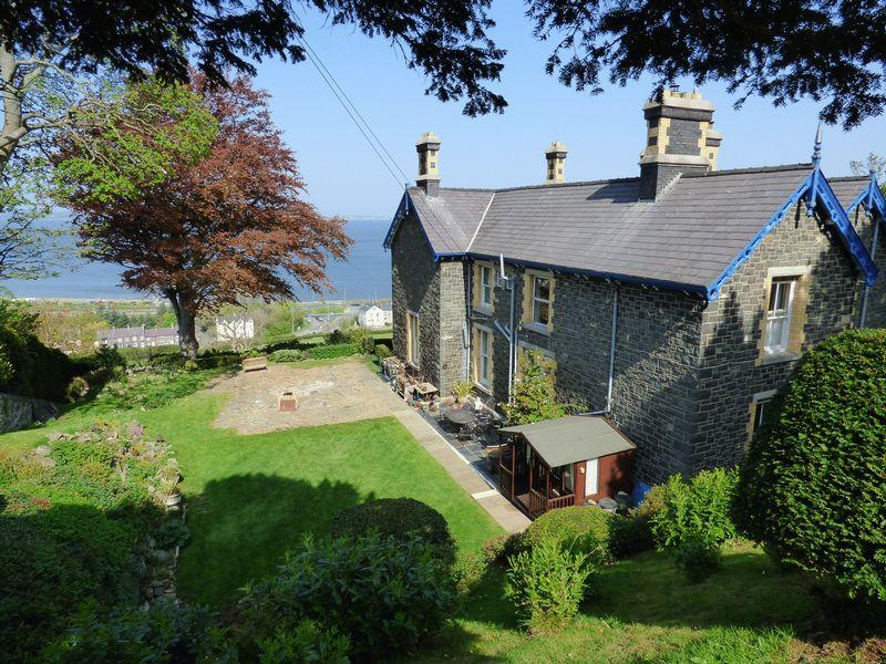 6 bedroom detached house for sale in Bryn Onnen, Penmaen Park