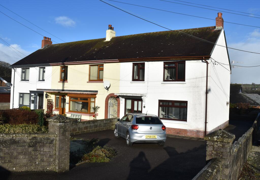 Main image of property: 10 New Road, Newcastle Emlyn
