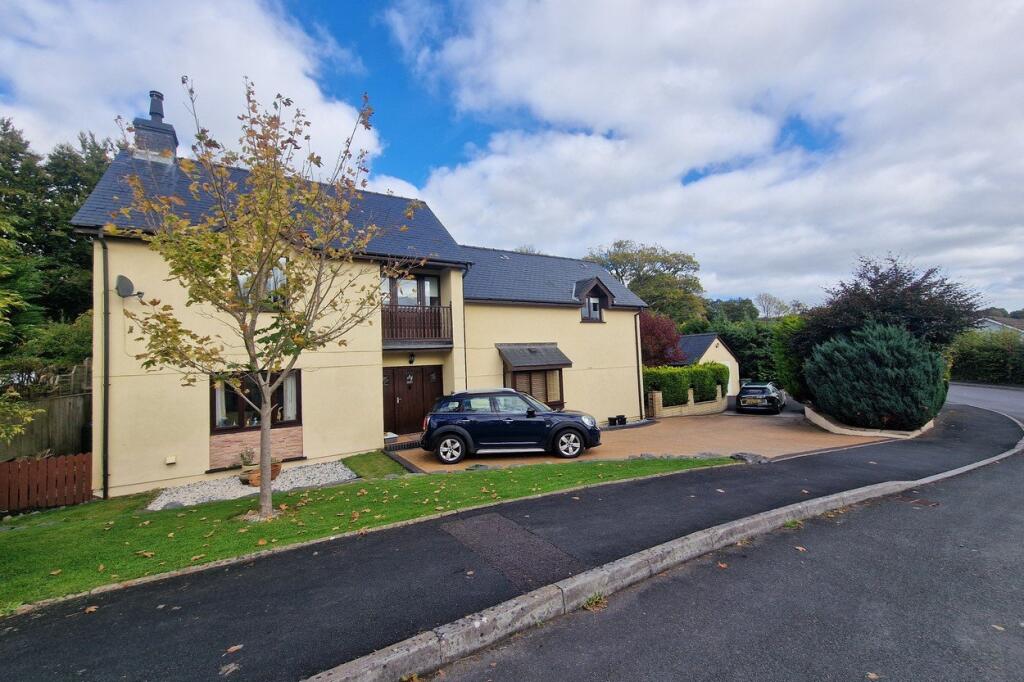 3 bedroom detached house
