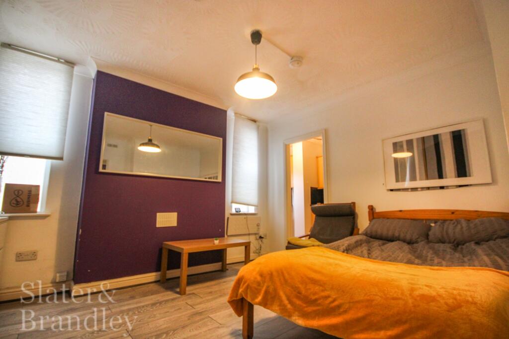 Main image of property: Flat 2 3 Chestnut Grove, Nottingham