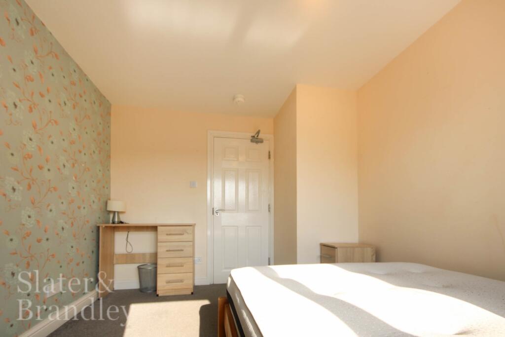 Main image of property:  Room 2 Saxton Close, Beeston, Nottingham, Nottinghamshire, NG9