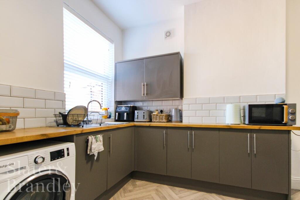 Main image of property: Main Road, Gedling, Nottingham, NG4 3HL