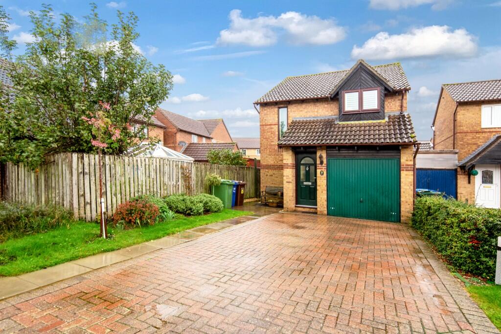 3 bedroom detached house for sale in Willow Drive, Bicester