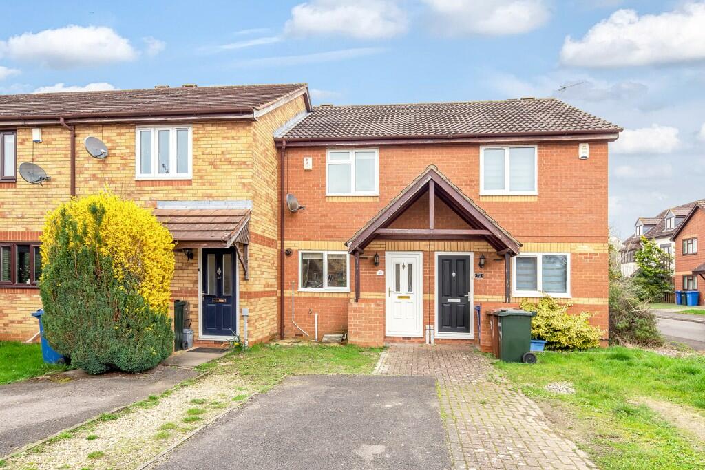 2 bedroom terraced house for sale in Heron Drive, Bicester, Oxfordshire