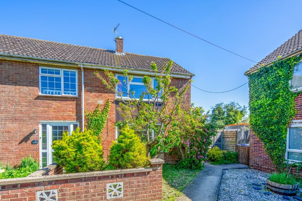 2 bedroom end of terrace house for sale in Kingsclere Road, Bicester