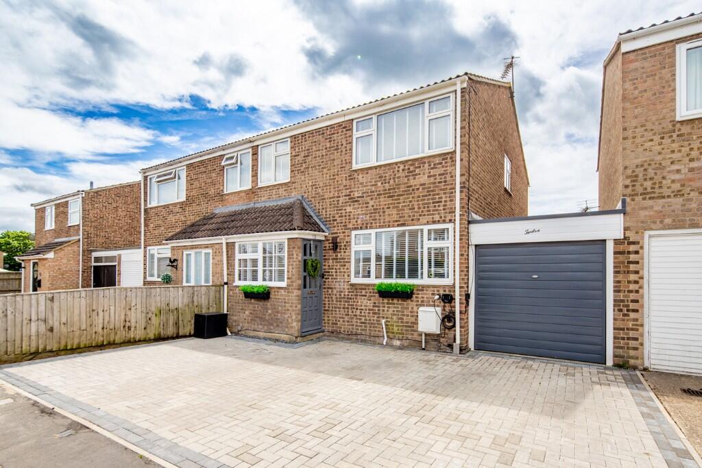 Main image of property: 12 Hampden Close, Glory Farm, Bicester, Oxfordshire, OX26 4UG
