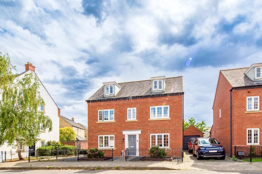 Main image of property: Kempton Close, Bicester, Oxfordshire, OX26