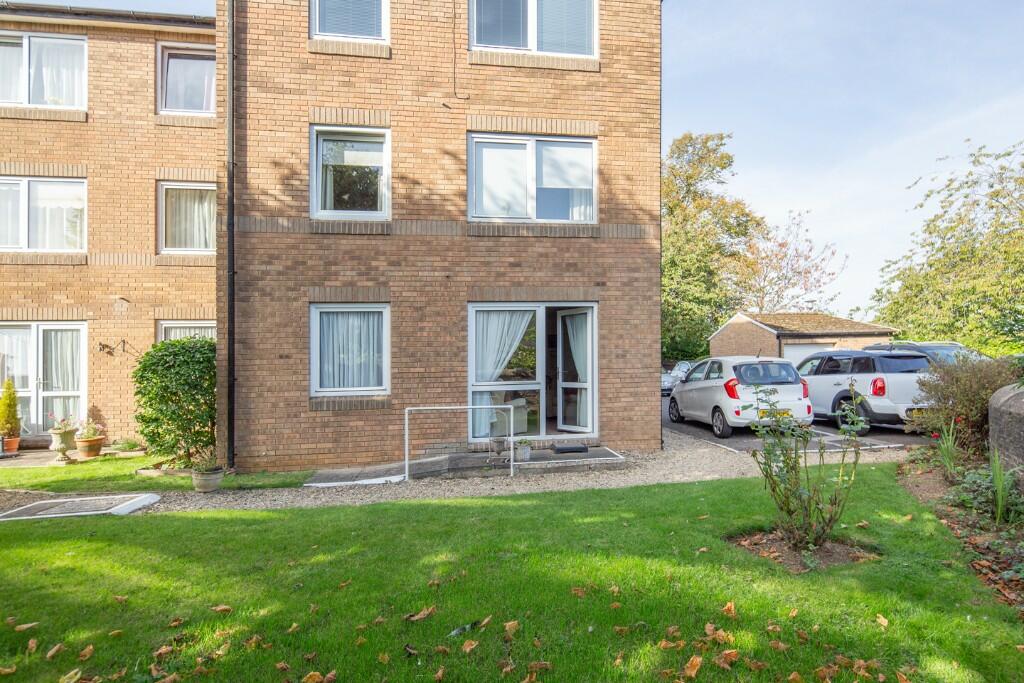 1 bedroom ground floor flat for sale in London Road, Bicester