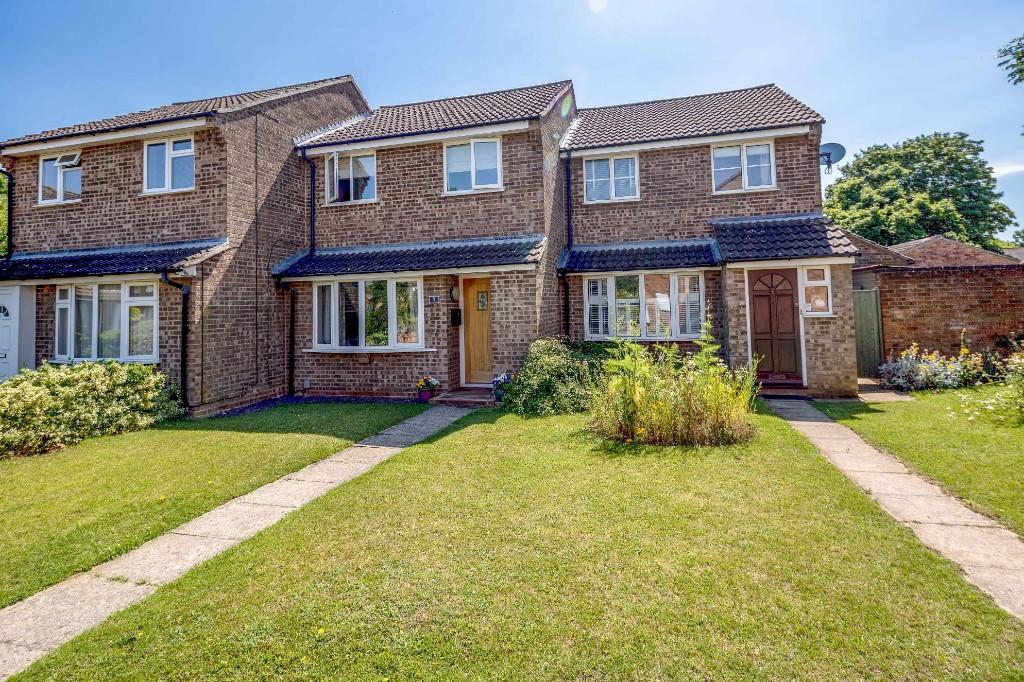3 bedroom terraced house for sale in Shannon Road, Bicester