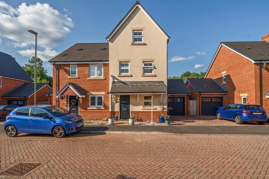 Main image of property: Farnborough, Hampshire, GU14