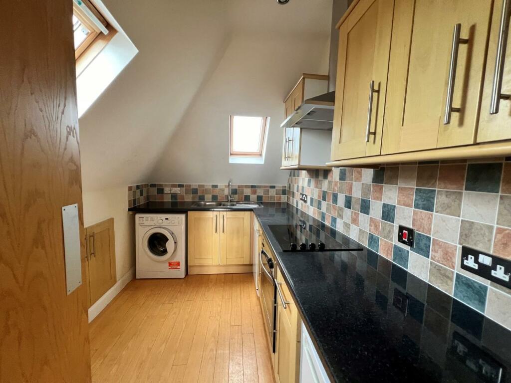 Flat to rent on High Road, Byfleet, West Byfleet