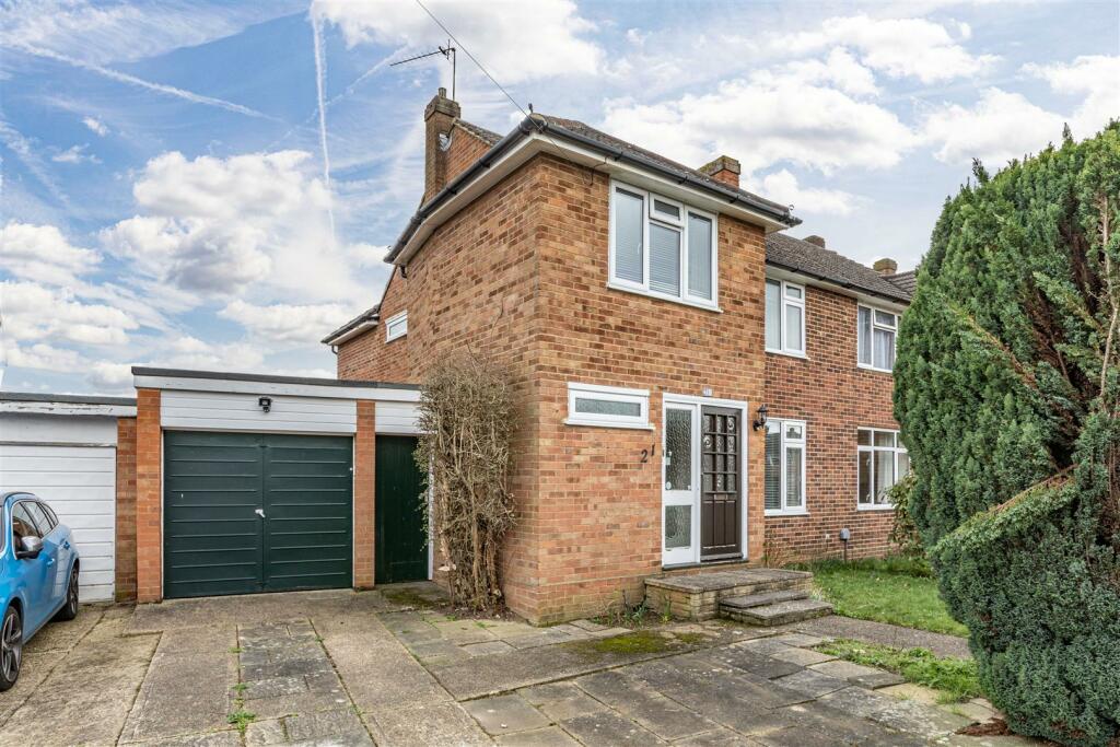 3 bedroom semidetached house for sale in Fullerton Road, Byfleet, West