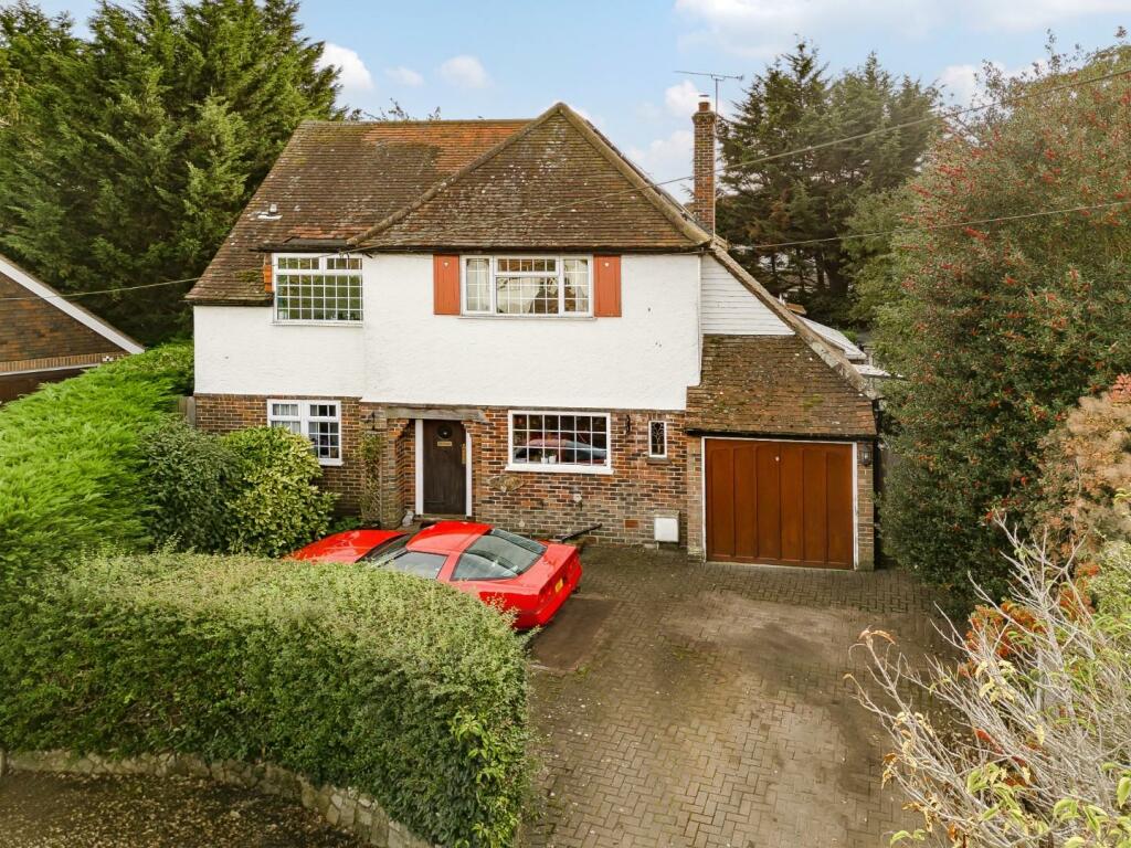 4 bedroom detached house for sale in Bridge Close, Byfleet, KT14