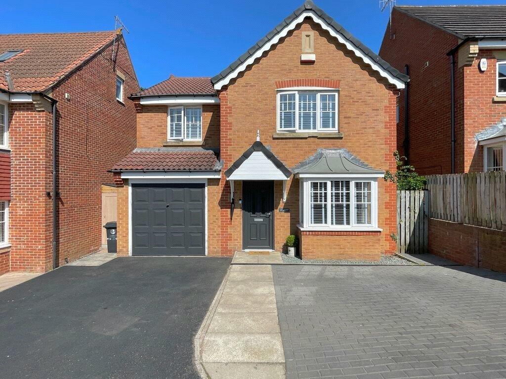4 bedroom detached house for sale in Farmwell Place, Castlefields