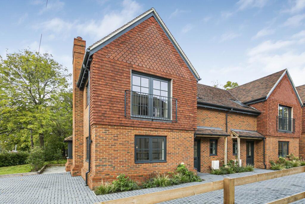 Main image of property: Effingham Mews,  Effingham