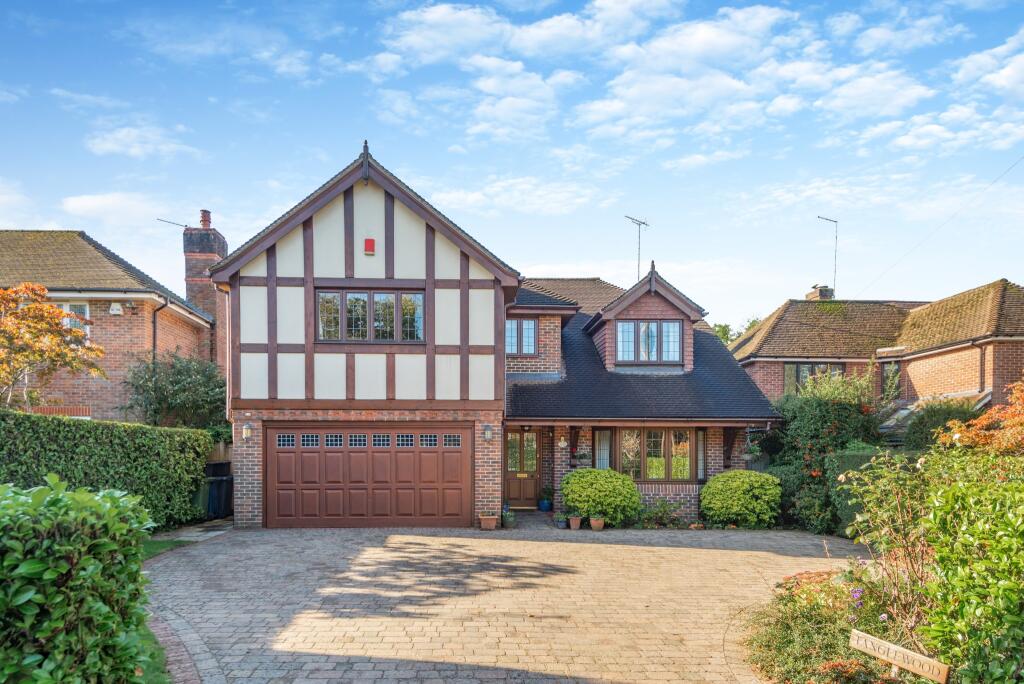 5 bedroom detached house for sale in Maplefield Lane, Chalfont St