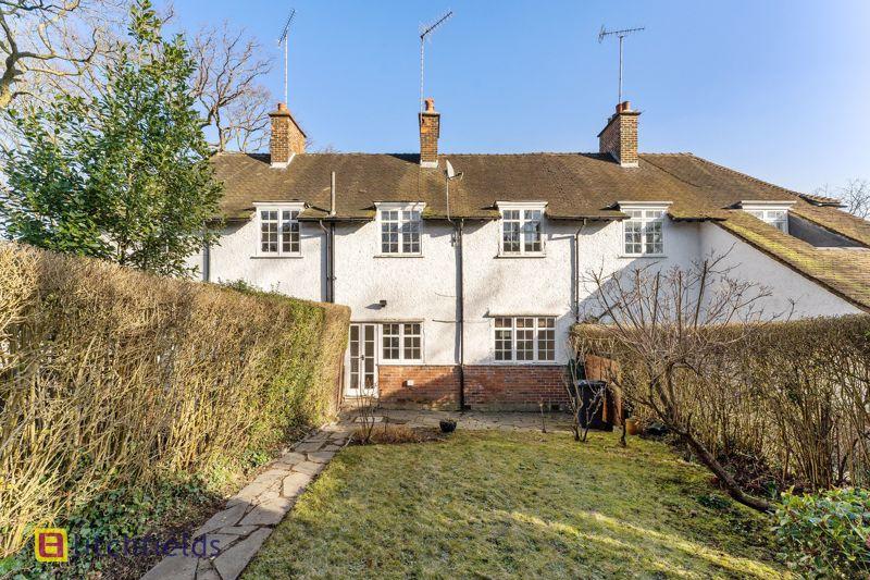 3 bedroom terraced house for sale in Oakwood Road, Hampstead Garden