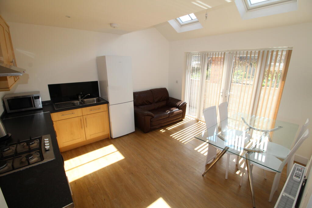 Additional property image - 3a Heathcote Road, Whitnash, Leamington Spa