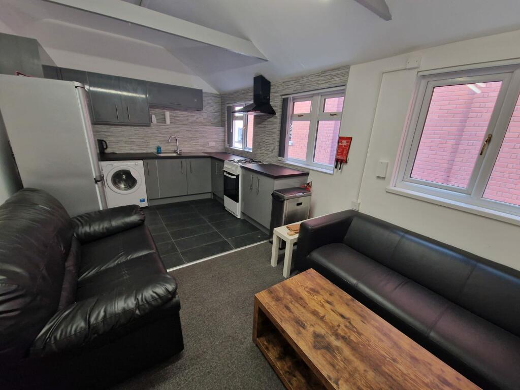 Additional property image - 94a Warwick Street, Leamington Spa