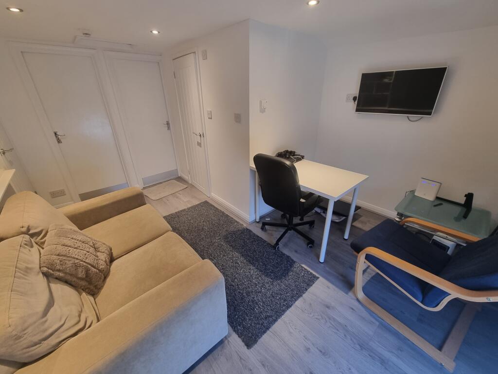 Additional property image - Flat 2, 21 Oxford Street