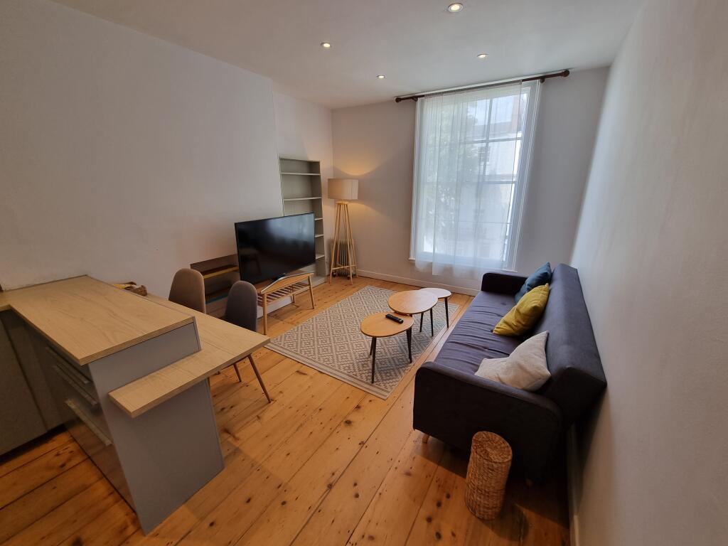Additional property image - Flat 8, Birkland House, 37 Portland Street, Leamington Spa