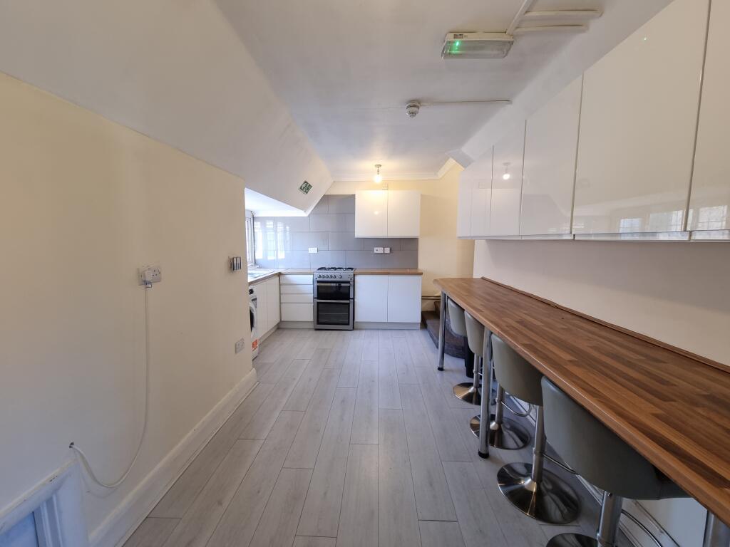 Main image of property: 163A Tachbrook Road, Leamington Spa, CV31 3BE