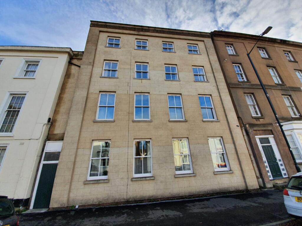 Main image of property: Flat 4, 4a Radford Road, Leamington Spa