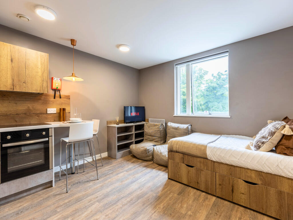 Main image of property: 800 Bristol Road, Birmingham , B29 6NA