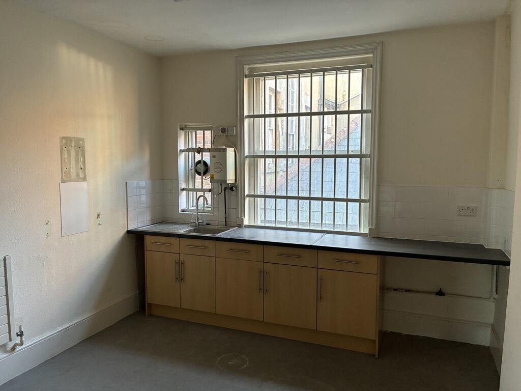 Main image of property: 18/19 Market Square, Buckingham, Buckinghamshire