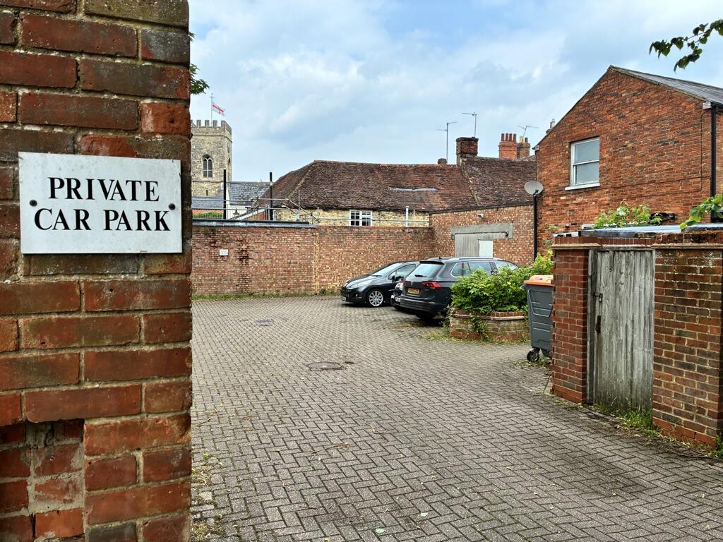 Main image of property: 39, High Street, Stony Stratford, Milton Keynes, Buckinghamshire, MK11