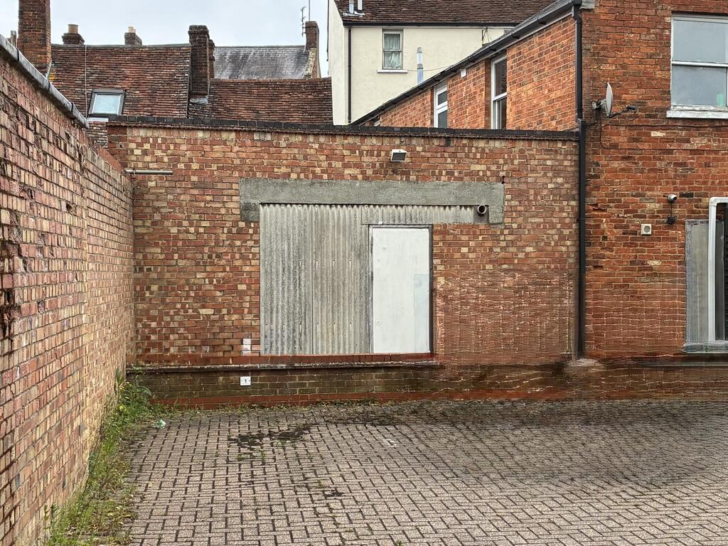 Main image of property: 39, High Street, Stony Stratford, Milton Keynes, Buckinghamshire, MK11