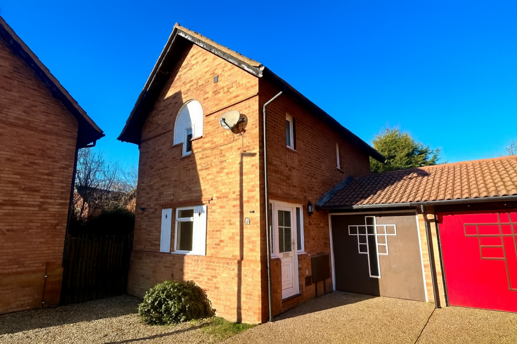 Main image of property: Stonor Court, MK8