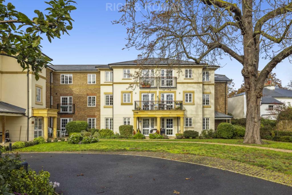 1 bedroom retirement property for sale in Gifford Lodge, Twickenham, TW2