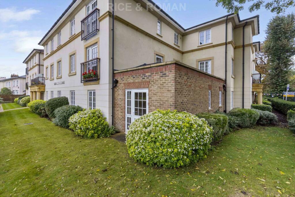2 bedroom retirement property for sale in Gifford Lodge, Twickenham, TW2